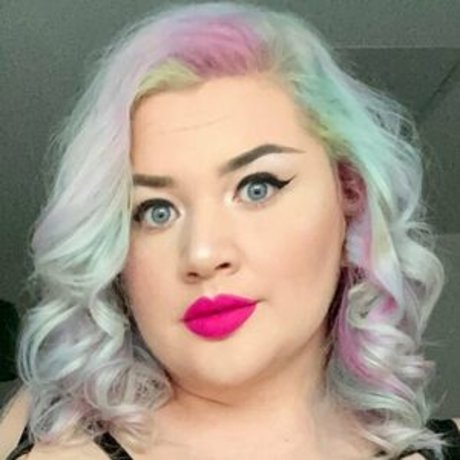 Alasti lekkinud OnlyFans-i pilt Curvysjay