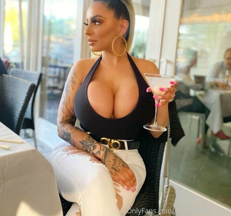 Foto di nudo di fuga di OnlyFans di Missmeenaofficial