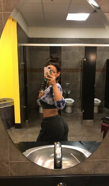 Alasti lekkinud OnlyFans-i pilt Flexiblefun