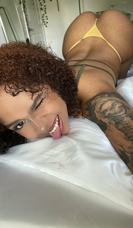 Naken lekkede OnlyFans-bilde av Imsadtrin