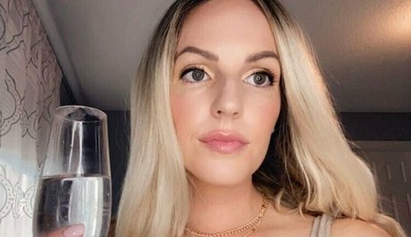 Nahá fotka uniklých OnlyFans od Olivia Anne 1990