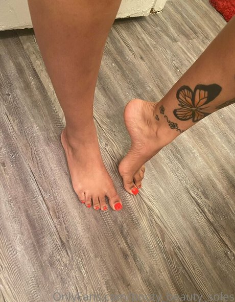 Foto desnuda filtrada de OnlyFans de Bootybeautysoles
