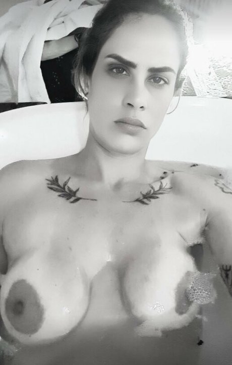 Обнаженная фотография утечки OnlyFans от Aritana Maroni