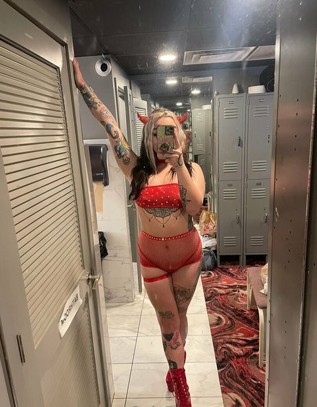 Naakte gelekte OnlyFans-foto van Imbxbyxo