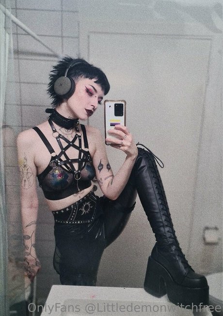 Naken läckt OnlyFans-bild av Littledemonwitchfree