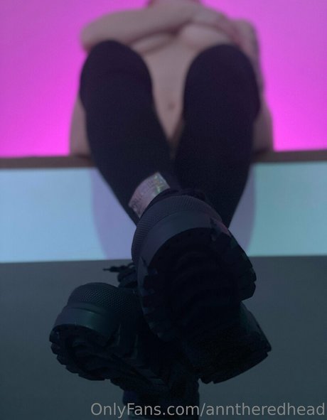 Nahá fotka uniklých OnlyFans od Anntheredhead