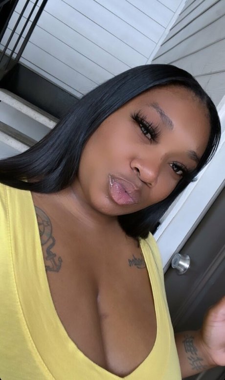 Alasti lekkinud OnlyFans-i pilt Oceanrene