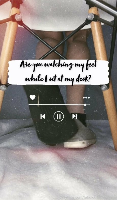 Alasti lekkinud OnlyFans-i pilt Fabuloustoespread