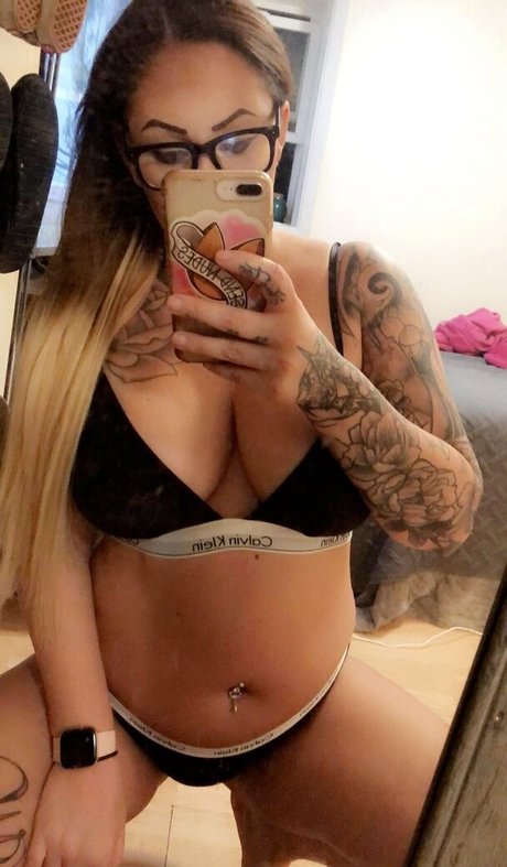 Alasti lekkinud OnlyFans-i pilt Charliegazellefree