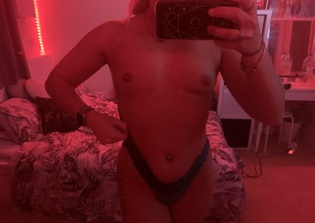 Naken lekkede OnlyFans-bilde av Chloe James