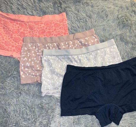 Naakte gelekte OnlyFans-foto van Violabell00