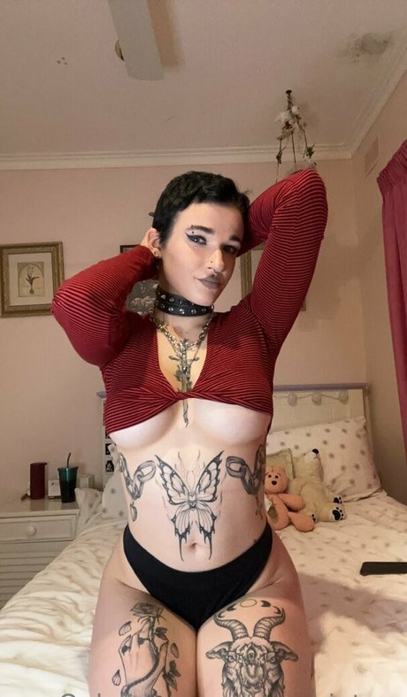 Alasti lekkinud OnlyFans-i pilt Evewinters