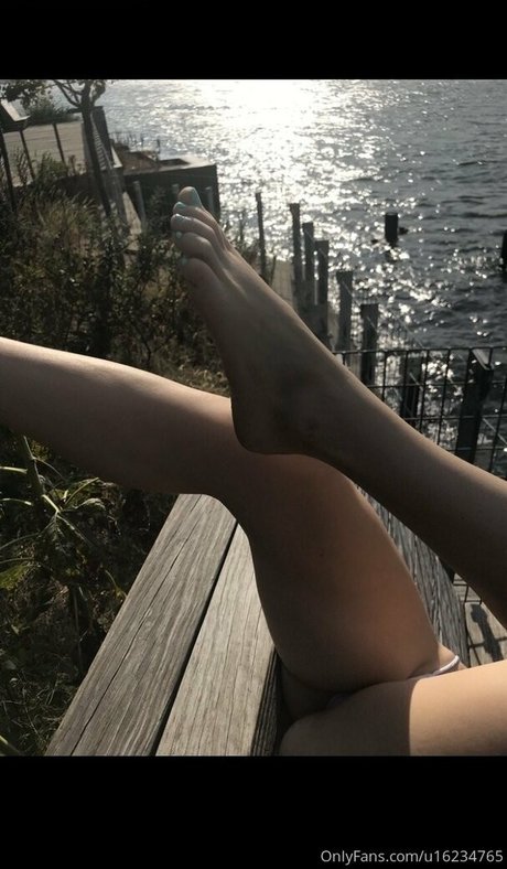 Alasti lekkinud OnlyFans-i pilt Missjackiesfeet