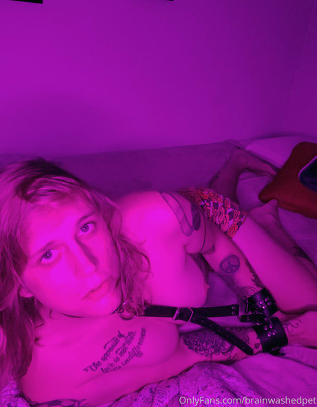 Nahá fotka uniklých OnlyFans od Brainwashedpet