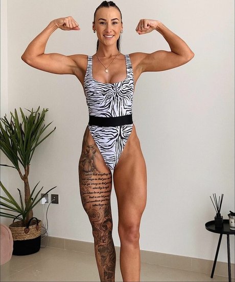 Alasti lekkinud OnlyFans-i pilt Lisafiitt