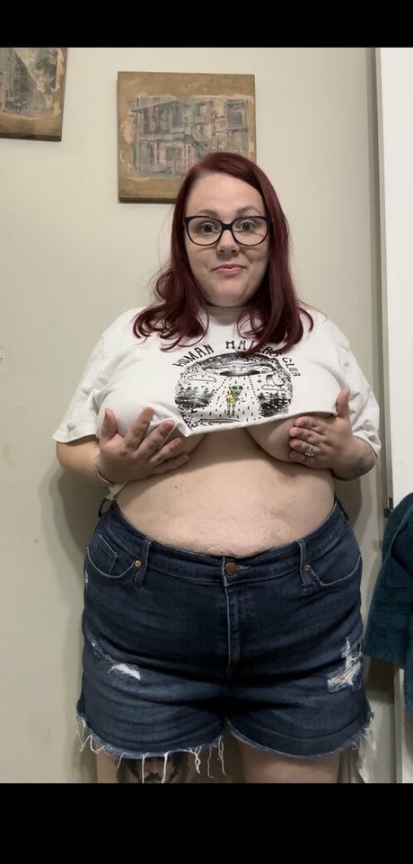 Nacktes geleaktes OnlyFans-Foto von Borrowhiswife2