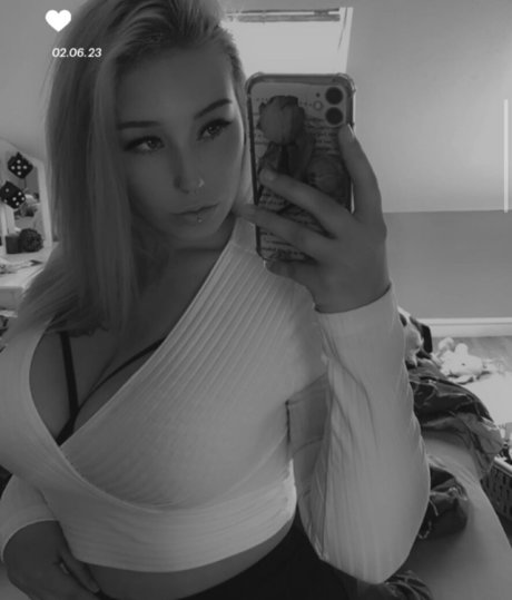 Naakte gelekte OnlyFans-foto van Vansen