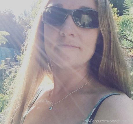 Nahá fotka uniklých OnlyFans od Peachvanilla