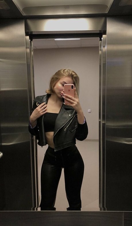 Обнаженная фотография утечки OnlyFans от Elllleeee