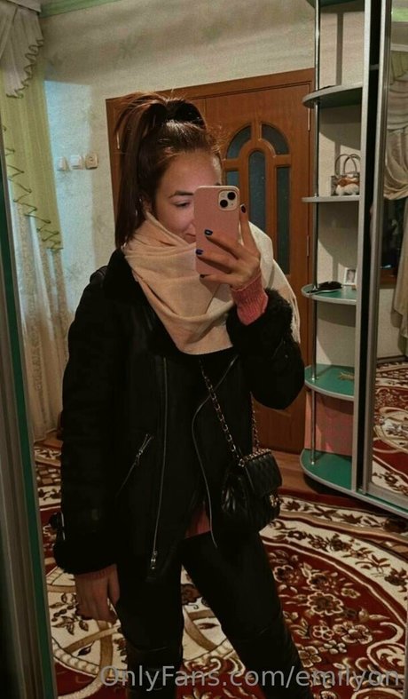 Alasti lekkinud OnlyFans-i pilt Emilyon