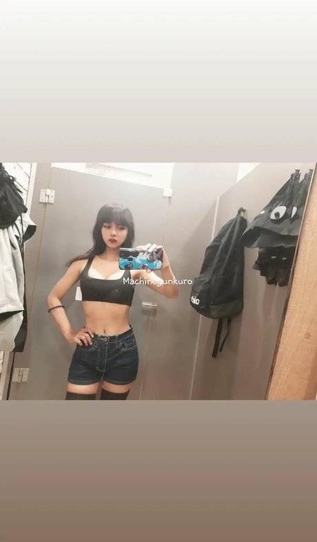 Alasti lekkinud OnlyFans-i pilt Kuro Emma