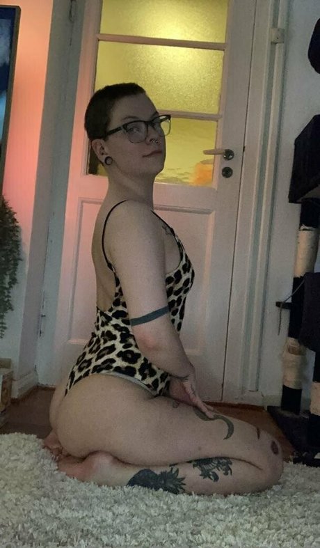 Foto desnuda filtrada de OnlyFans de Tattooedbiatchfree