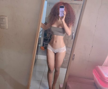 Naken lekkede OnlyFans-bilde av Angelinanpinelaa