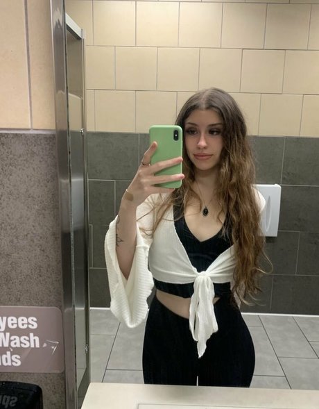 OnlyFans-model Unholynun