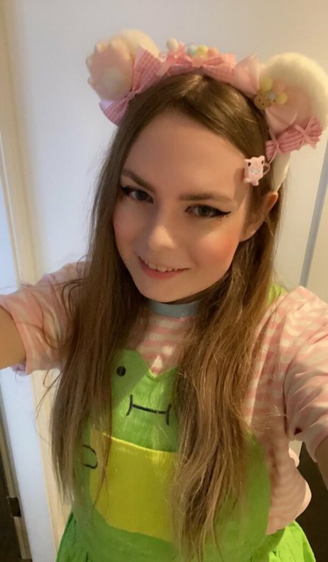 Alasti lekkinud OnlyFans-i pilt Xmaddiemoonx