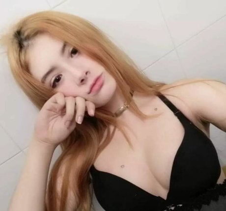 Naken lekkede OnlyFans-bilde av Paraliamena