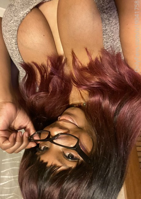 Обнаженная фотография утечки OnlyFans от Fearlessaura