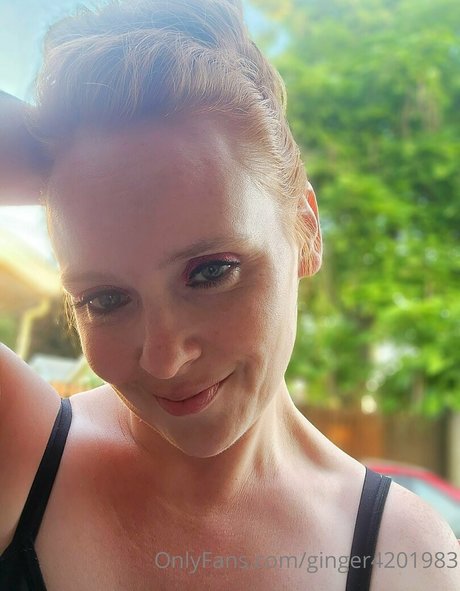Naakte gelekte OnlyFans-foto van Ginger420expo