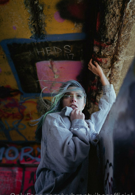 Naken läckt OnlyFans-bild av Vybrantvibesofficial