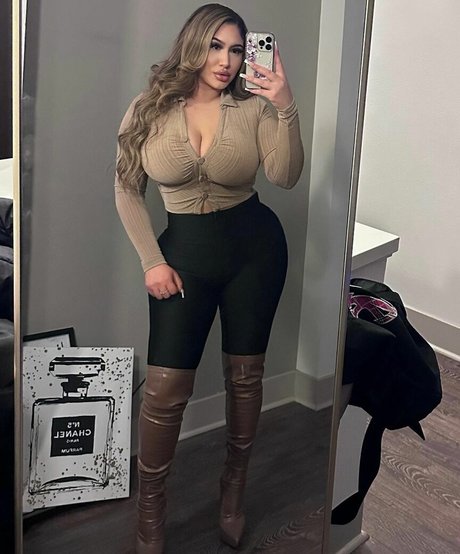 OnlyFans-model Dkxvs27  Vdee27