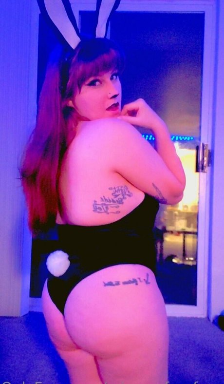 Alasti lekkinud OnlyFans-i pilt Crimsonfuryfree