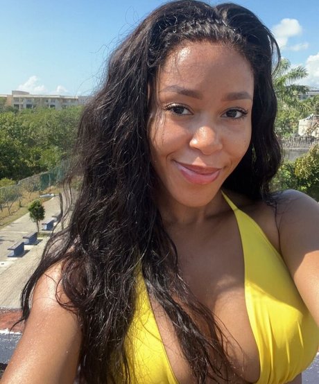 Nahá fotka uniklých OnlyFans od Cherry Latto