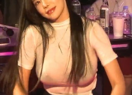 Alasti lekkinud OnlyFans-i pilt Siw0ns