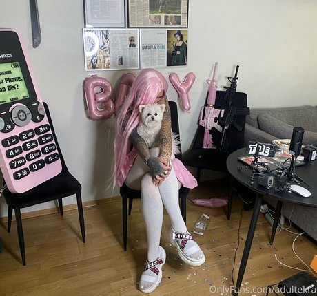 Nacktes geleaktes OnlyFans-Foto von Adultekra