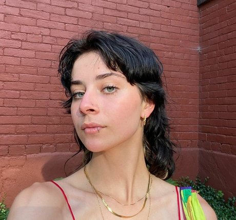 Naken lekkede OnlyFans-bilde av Aynsleigh Escher