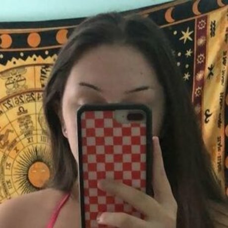 Naken lekkede OnlyFans-bilde av Emmarach