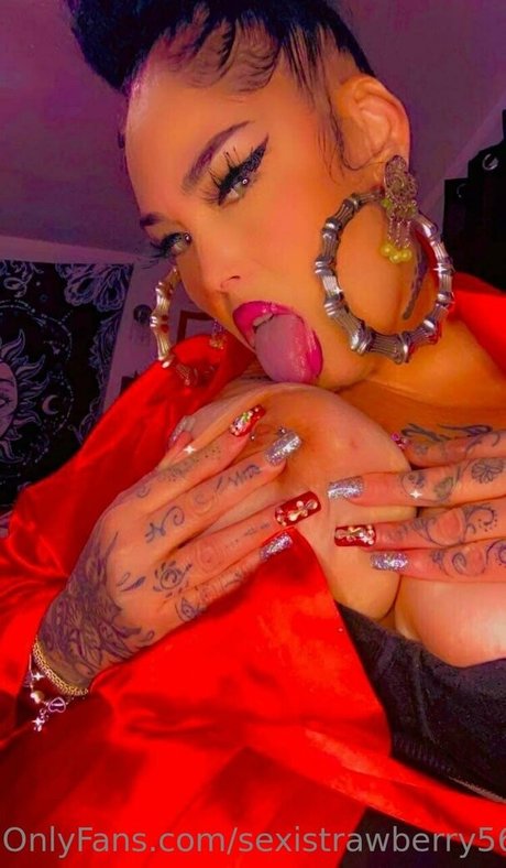 Nacktes geleaktes OnlyFans-Foto von Sexistrawberry5611