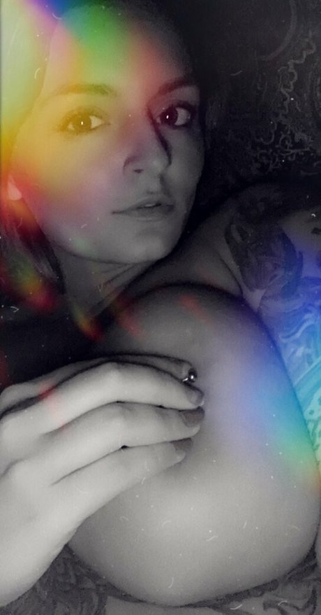 Naken lekkede OnlyFans-bilde av Theinkedbunnie