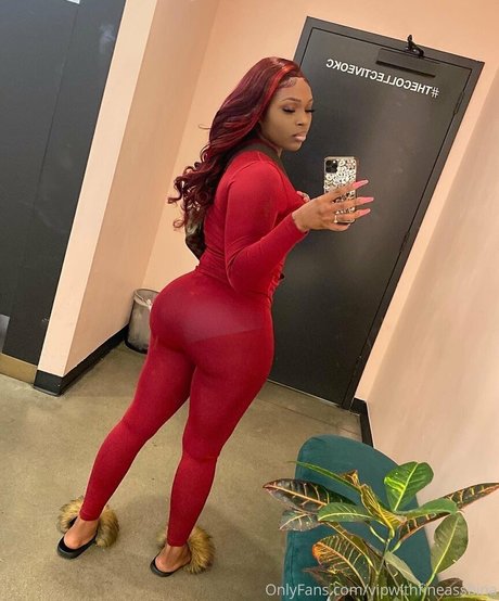 Naakte gelekte OnlyFans-foto van Binababyfree