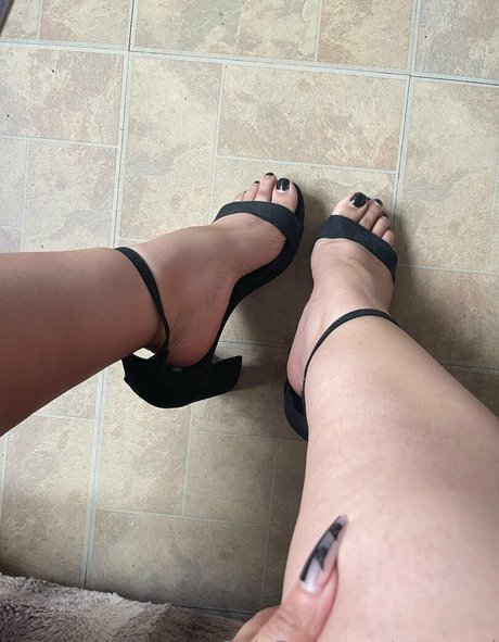 Alasti lekkinud OnlyFans-i pilt Vtezangi