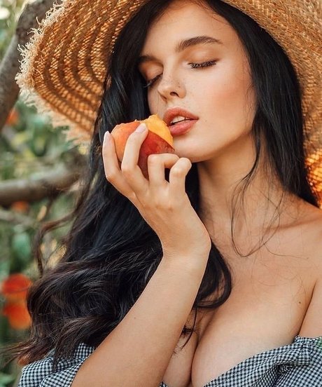 Alina Revolver Production OnlyFansリークヌード写真