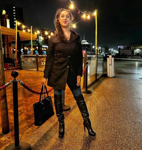 Обнаженная фотография утечки OnlyFans от Natassia Crystal