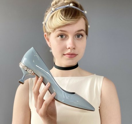 Naken lekkede OnlyFans-bilde av Angourie Rice