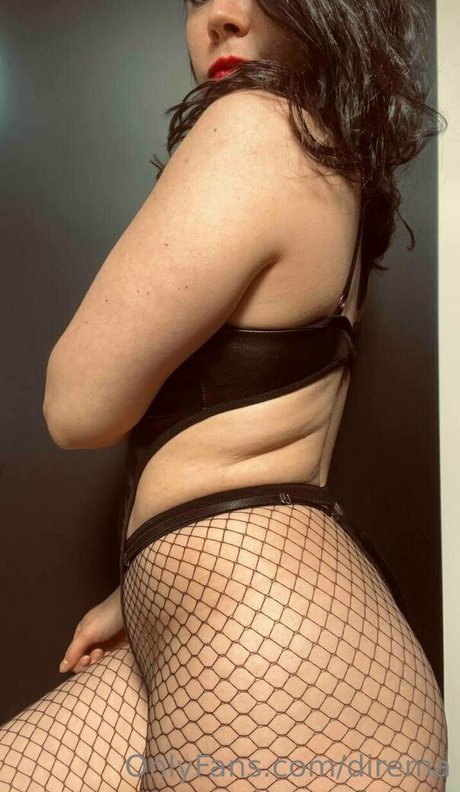 Foto di nudo di fuga di OnlyFans di Direma