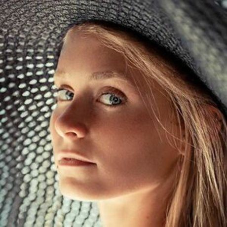 OnlyFans-model Elabarkay