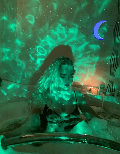 Nahá fotka uniklých OnlyFans od Desiree Mumm